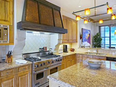 Luxury Ski Townhome Just a Short Walk to Ski Lifts.